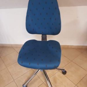 Forgószék karfa nélkül.